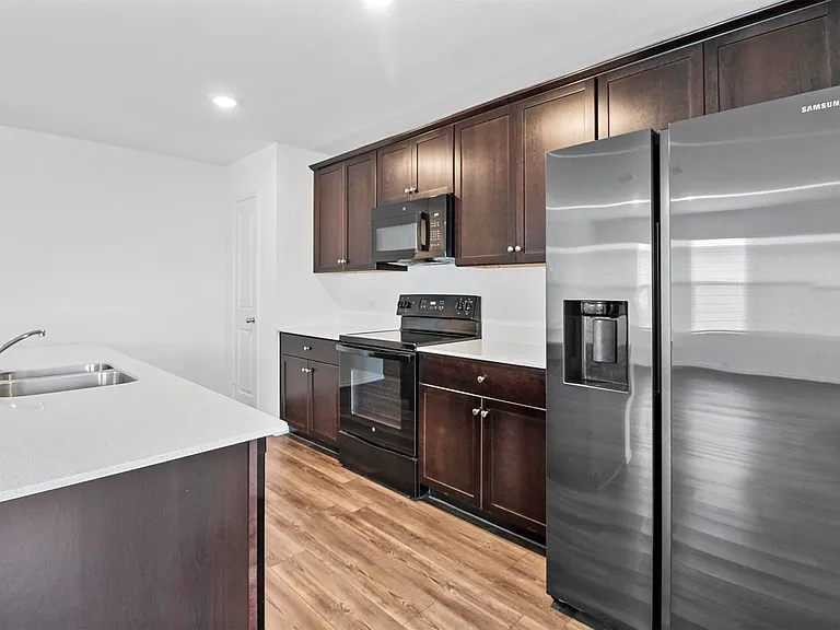 518 Olmstead Dr — Photo 12