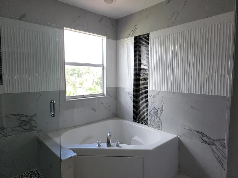 8686 Pegasus Dr — Photo 32