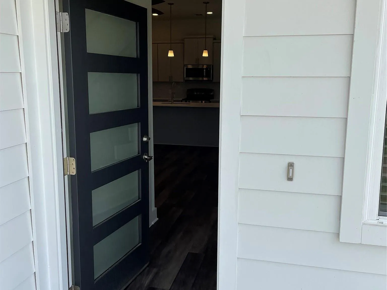 3 bed, 2.5 bath, 1475 sqft, $2,650 — Photo 3