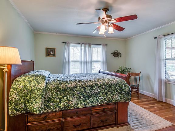 4th image of 1917 Dahlia Dr