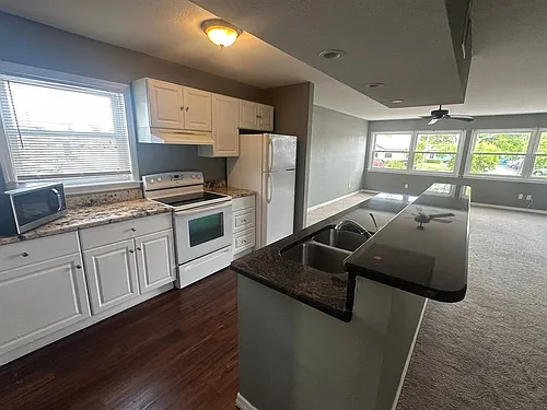 1221 Court St Photo 1