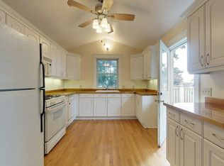 9 Bedlow Ave APT 4, Newport, RI 02840
