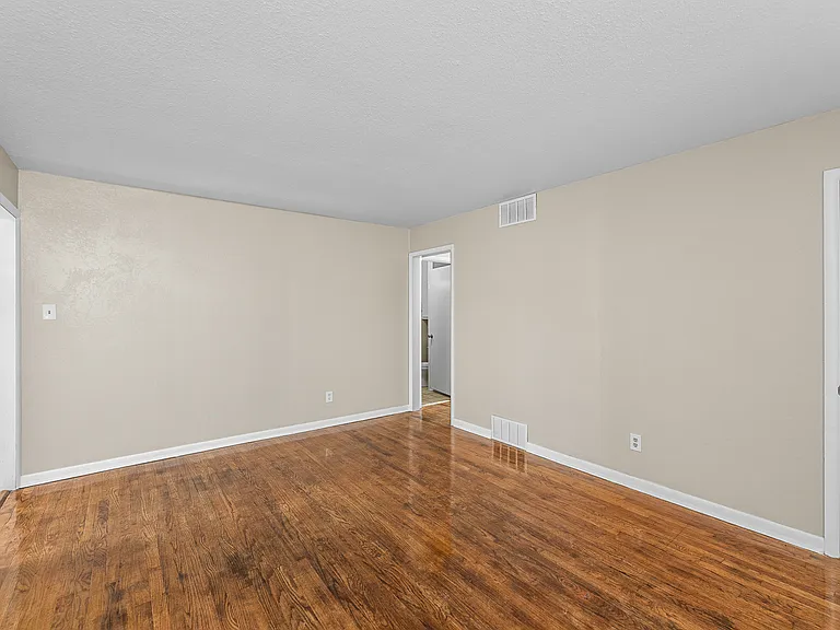 205 NW 40th St — Photo 6