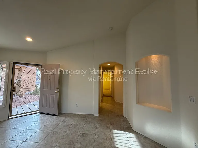 15847 W Saguaro Ln — Photo 29
