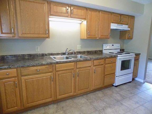 4th image of 2428 Southdale Dr