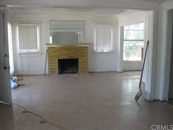 3rd image of 479 E Rialto Ave