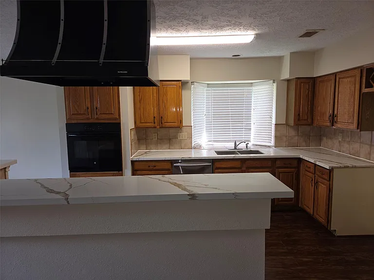 15114 Farndale Dr — Photo 5