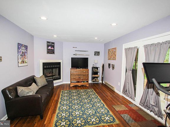 3rd image of 1277 Fairchild Ave