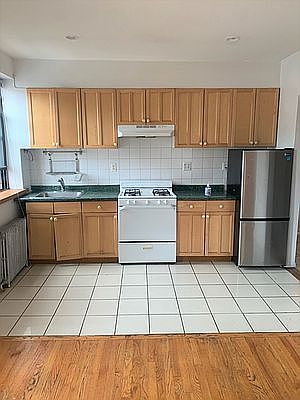 2nd image of 804 Woodward Ave APT 3R