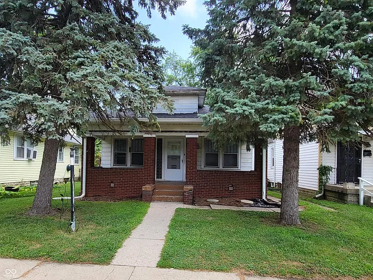 1527 N Chester Ave — Photo 1