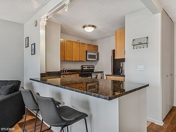5th image of 30 E Huron St #1811