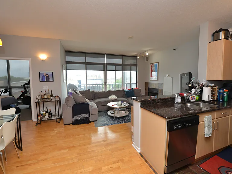 1546 N Orleans St #603 — Photo 9