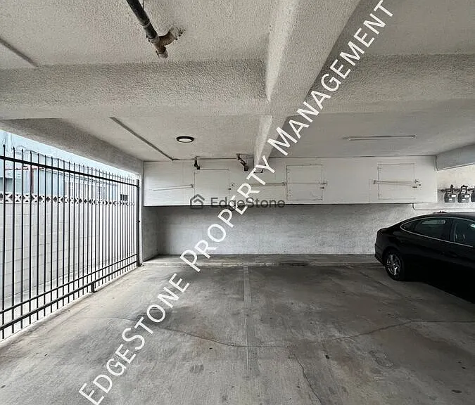 11610 Oxford Ave #7 — Photo 17