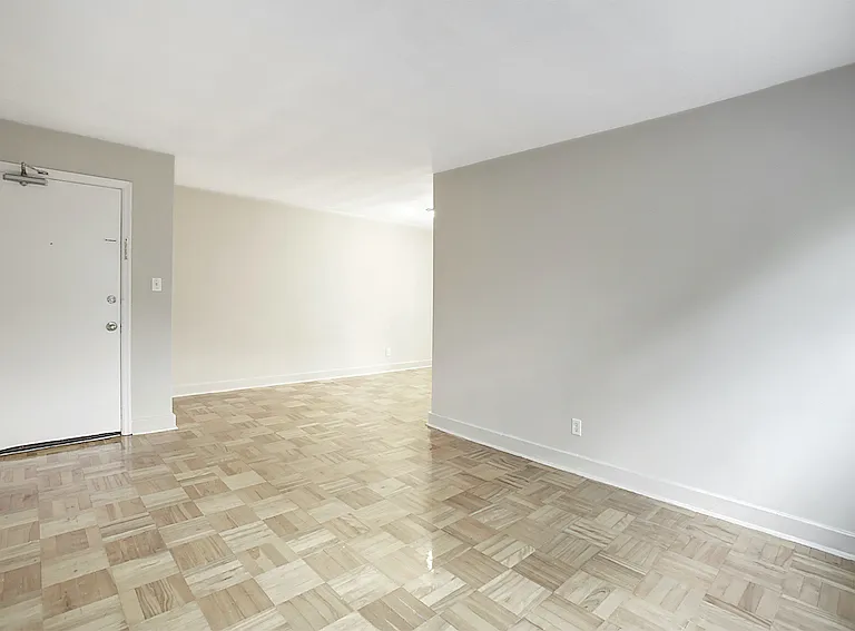 2692 Bloor St W — Photo 5