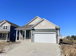 922 Foxwalk Dr, Waterford, WI 53185