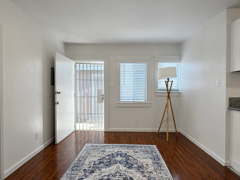 746 Daisy Ave #1 — Photo 3