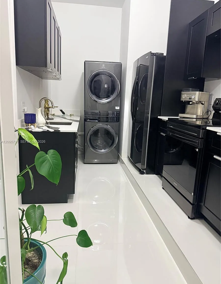 Griffing Silver Palm Sub — Photo 1