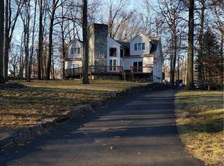 24 Jon Leif Ln, Chestnut Ridge, NY 10977