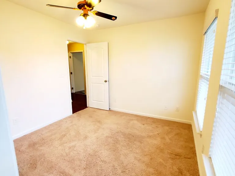 504 Cedar Lakes Dr — Photo 17