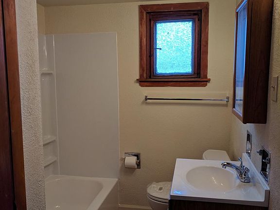 3rd image of 2807 Skelly St