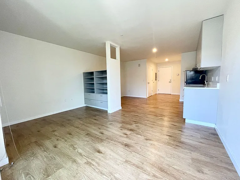 Bayview West Apartments — Photo 11