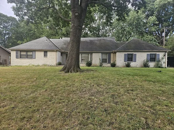 5006 Howe Dr, Roeland Park, KS 66205