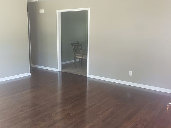 2nd image of 2225 Alwyne Dr
