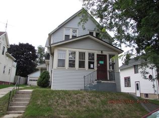 932 S 20th St, Manitowoc, WI 54220