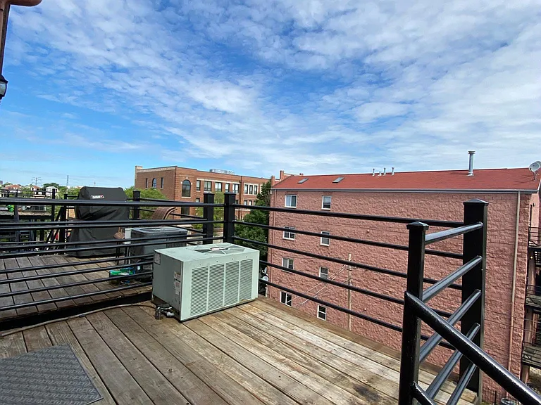 2352 W Harrison St #4 — Photo 15