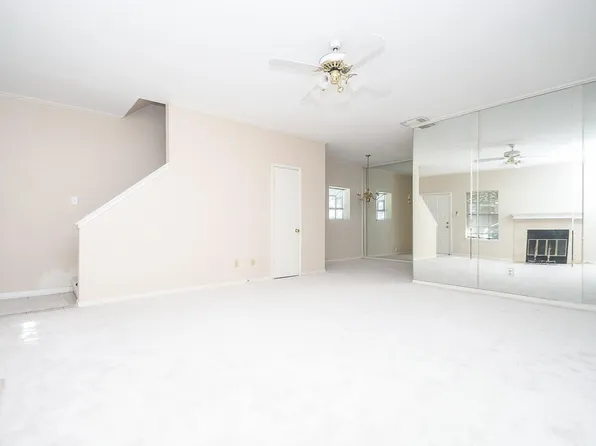 9800 Pagewood Ln APT 2108, Houston, TX 77042