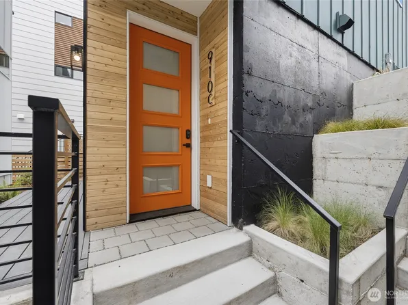 910 15th Avenue #C, Seattle, WA 98122
