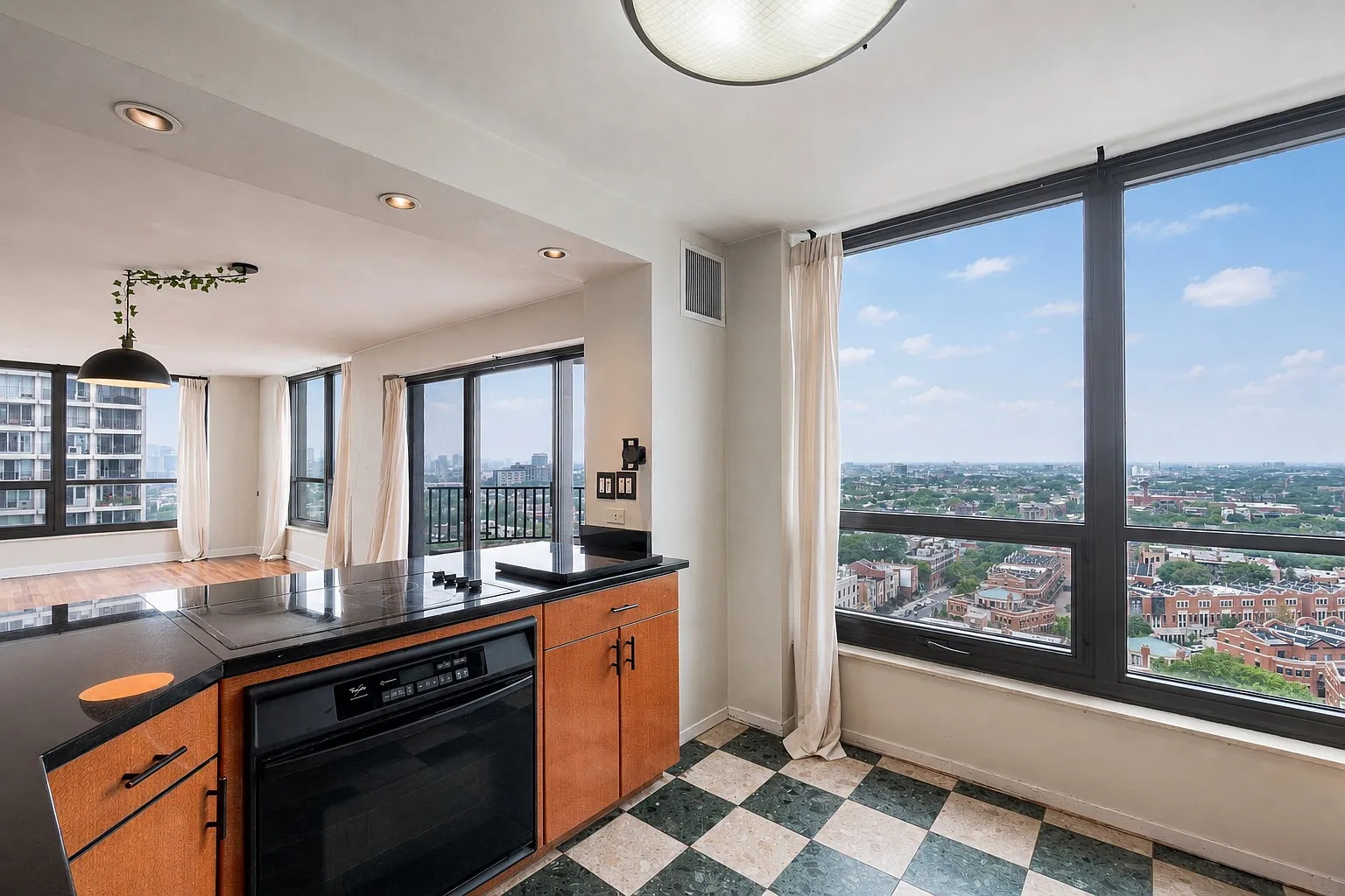2 bed, 1200 sqft, $4,800 — Photo 3
