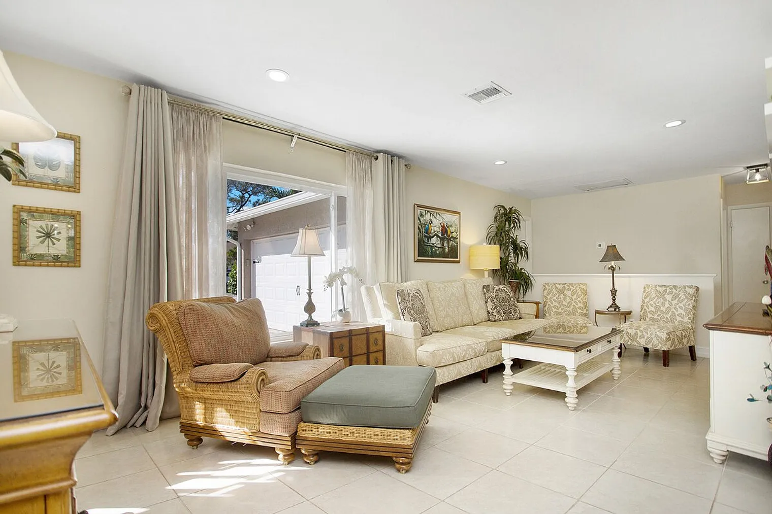 4 bed, 2.0 bath, 1840 sqft, $9,604 — Photo 4