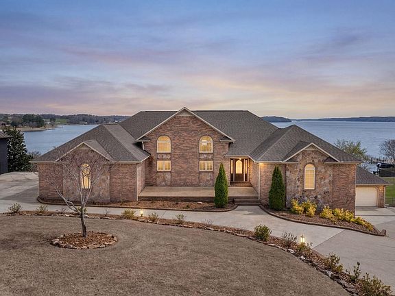 2nd image of 1424 Sky Park Rd