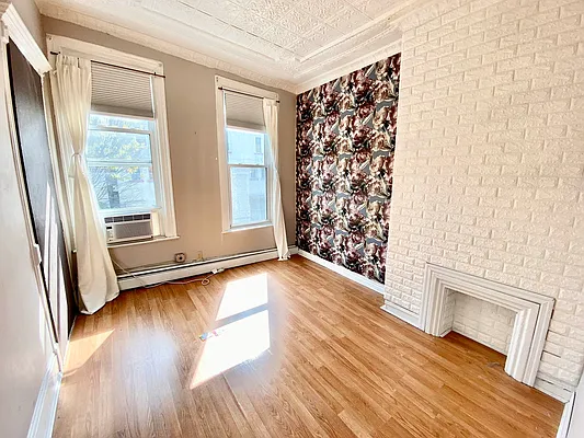 Rented by Realty Nerd | media 9