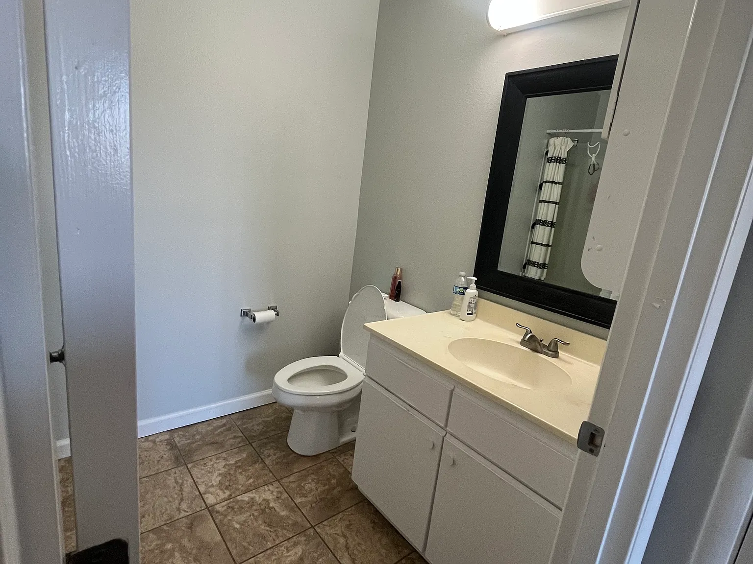 3 bed, 857 sqft, $2,875 — Photo 3