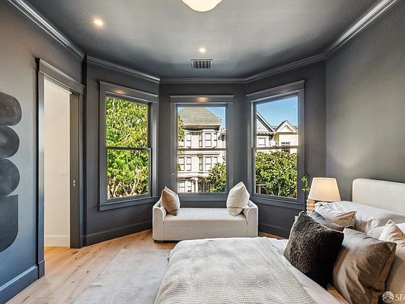 21st image of 160 Noe St