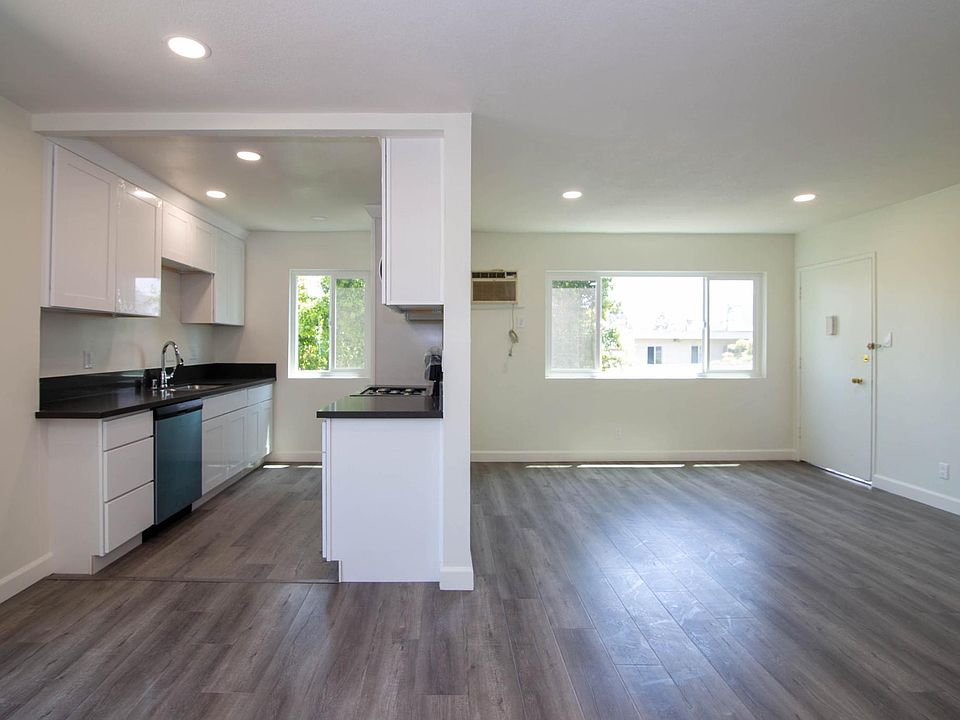 1st image of 321 S Harvard Blvd