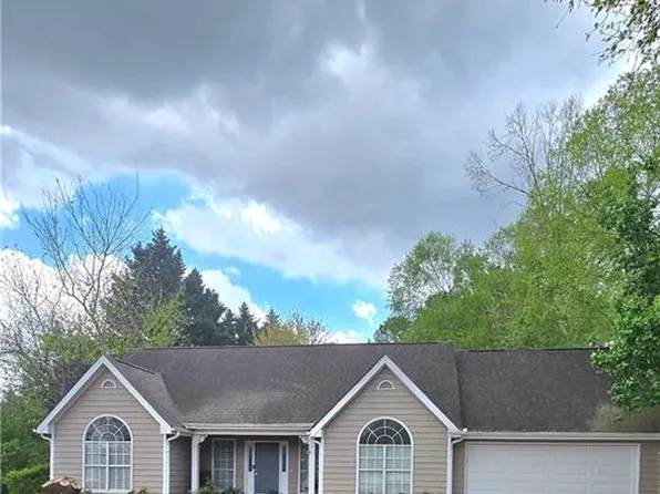 309 Briarwood Dr, Winder, GA 30680