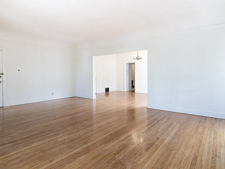170 1/2 S Sycamore Ave — Photo 11