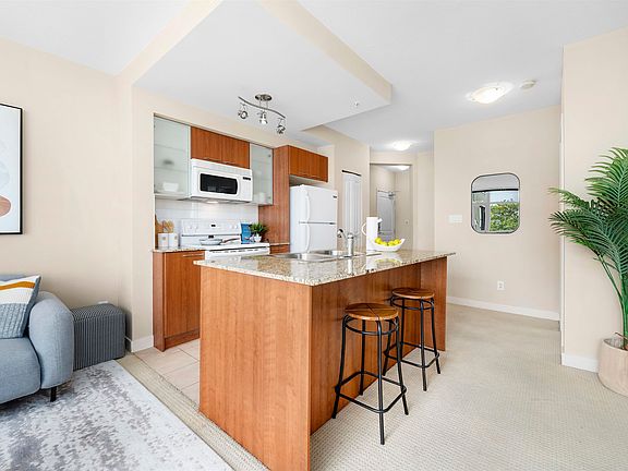 4th image of 1483 King Edward Ave E #657