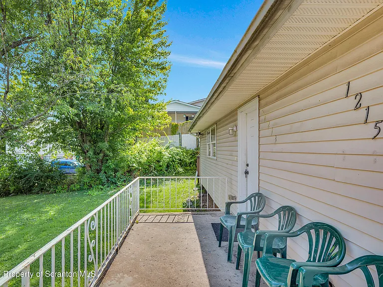 1213 Lori Ln — Photo 3