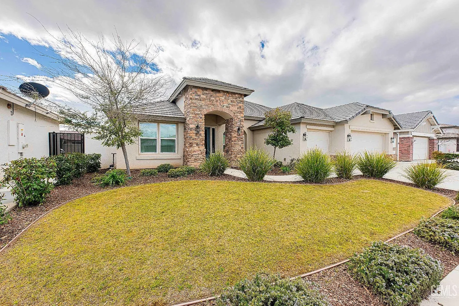 4 bed, 2.5 bath, 2724 sqft, $3,595 — Photo 3