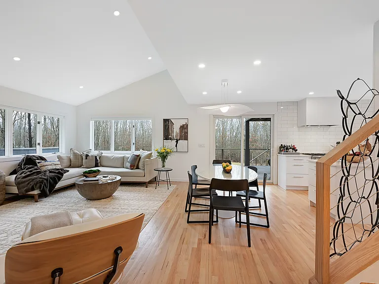 15 Margaret Dr — Photo 6