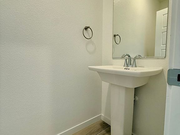 5th image of 4414 Peressini St