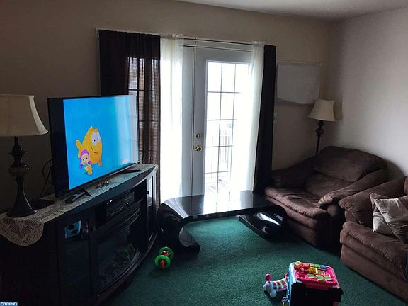 3rd image of 108 W Oak Ln