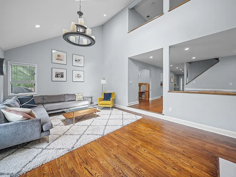 22 Pamrapo Ct W — Photo 4
