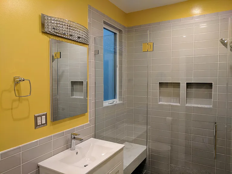 1535 Oak St — Photo 11