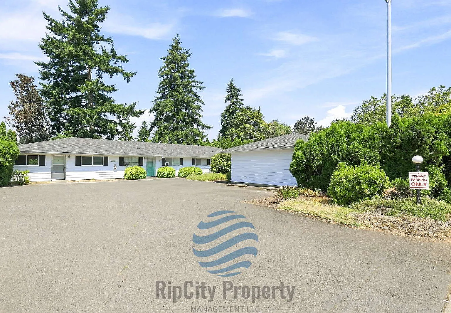 Updated 2-Bedroom Corner Apartment with Private Fenced Yard and Parking — Photo 1