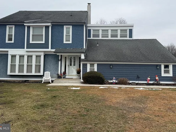 20 Rose Ct, Mount Laurel, NJ 08054